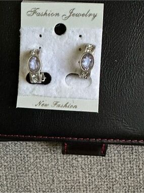 Fashion Jewelry Silver-Tone Earrings with Light Purple Stones Swarovski